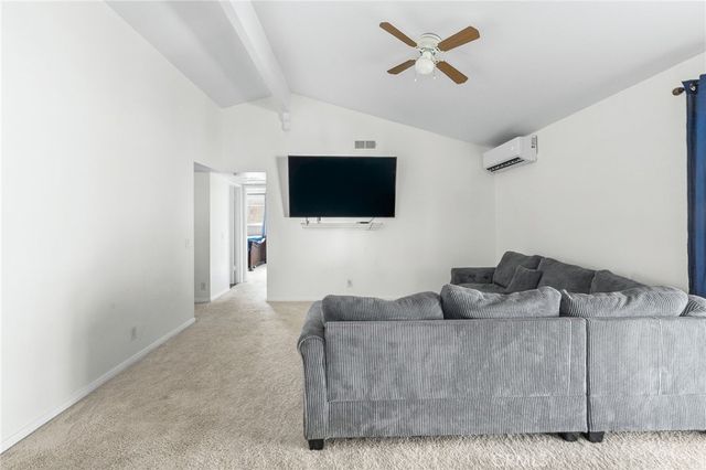 319 Oakhurst Drive, San Jacinto, CA 92583