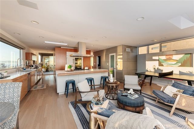 121 16th Street, Manhattan Beach, CA 90266