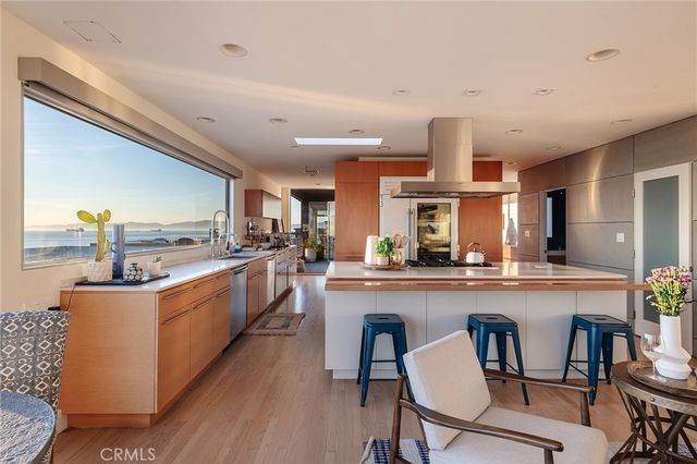 121 16th Street, Manhattan Beach, CA 90266