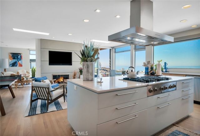 121 16th Street, Manhattan Beach, CA 90266