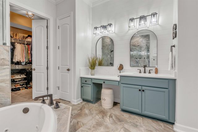 1083 E OLD HEARTHSTONE CIR, Collierville, TN 38017