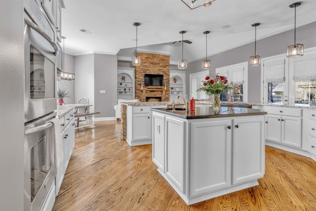 1083 E OLD HEARTHSTONE CIR, Collierville, TN 38017