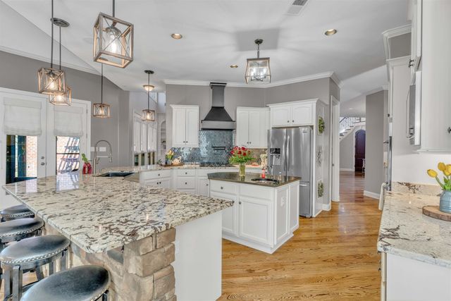 1083 E OLD HEARTHSTONE CIR, Collierville, TN 38017