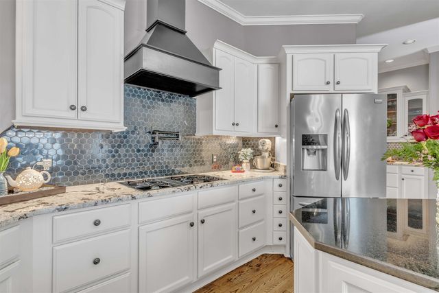 1083 E OLD HEARTHSTONE CIR, Collierville, TN 38017