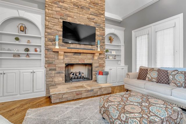 1083 E OLD HEARTHSTONE CIR, Collierville, TN 38017