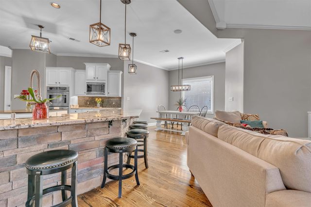 1083 E OLD HEARTHSTONE CIR, Collierville, TN 38017