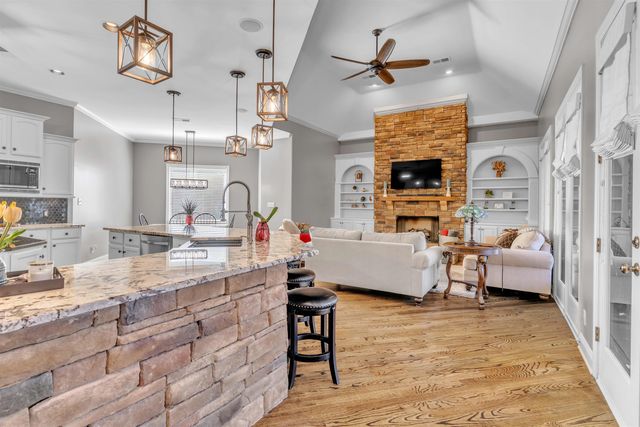 1083 E OLD HEARTHSTONE CIR, Collierville, TN 38017