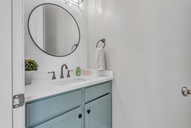 1083 E OLD HEARTHSTONE CIR, Collierville, TN 38017