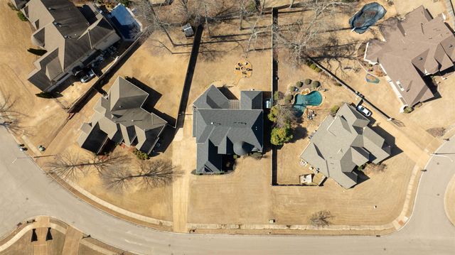 1083 E OLD HEARTHSTONE CIR, Collierville, TN 38017