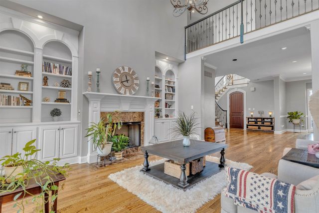 1083 E OLD HEARTHSTONE CIR, Collierville, TN 38017