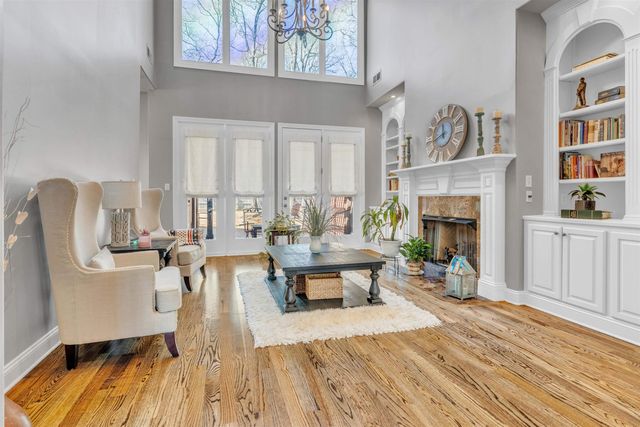 1083 E OLD HEARTHSTONE CIR, Collierville, TN 38017