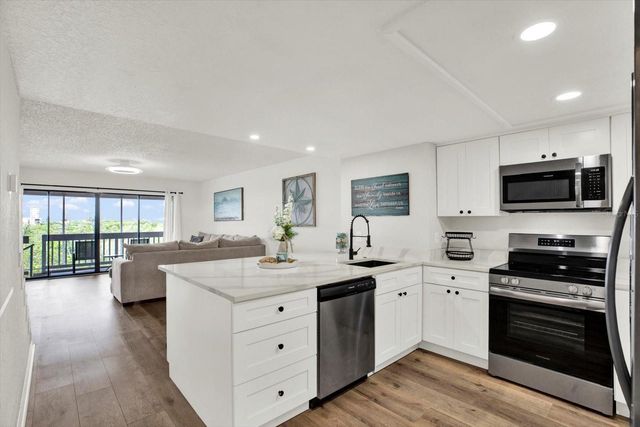 9472 TARA CAY COURT 2, Seminole, FL 33776
