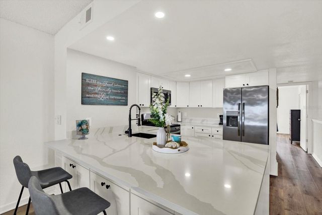 9472 TARA CAY COURT 2, Seminole, FL 33776
