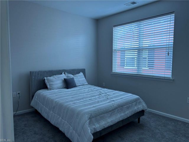 723 Lacy Oak Dr DR, Chesapeake, VA 23320