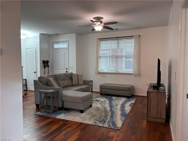 723 Lacy Oak Dr DR, Chesapeake, VA 23320
