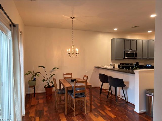 723 Lacy Oak Dr DR, Chesapeake, VA 23320