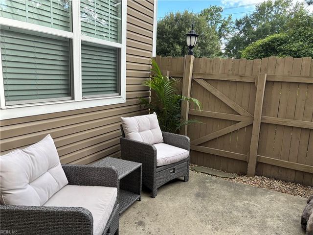 723 Lacy Oak Dr DR, Chesapeake, VA 23320
