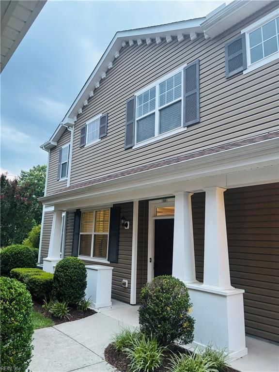 723 Lacy Oak Dr DR, Chesapeake, VA 23320