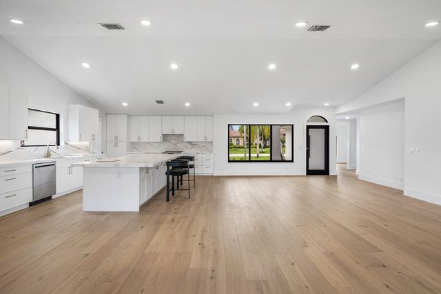 5665 Aspen Ridge Circle, Delray Beach, FL 33484
