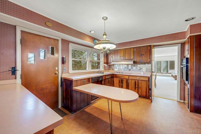 16 Young Road, Katonah, NY 10536