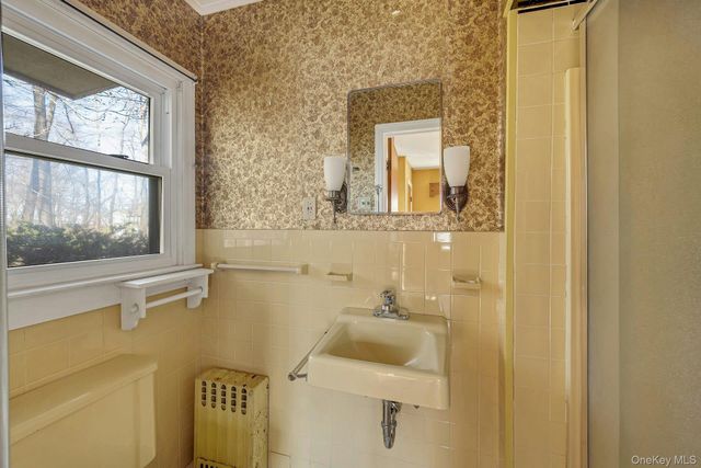 16 Young Road, Katonah, NY 10536