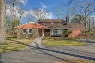 16 Young Road, Katonah, NY 10536