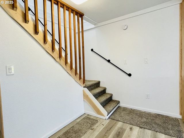 951 S 2ND St, Coos Bay, OR 97420