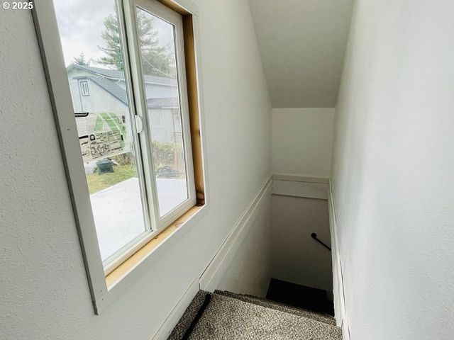 951 S 2ND St, Coos Bay, OR 97420