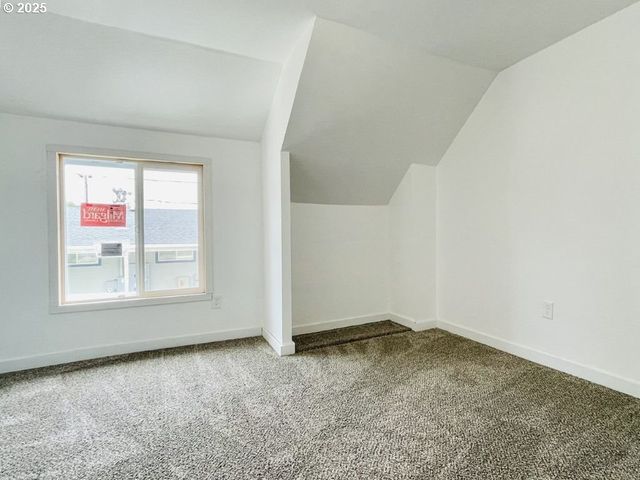 951 S 2ND St, Coos Bay, OR 97420