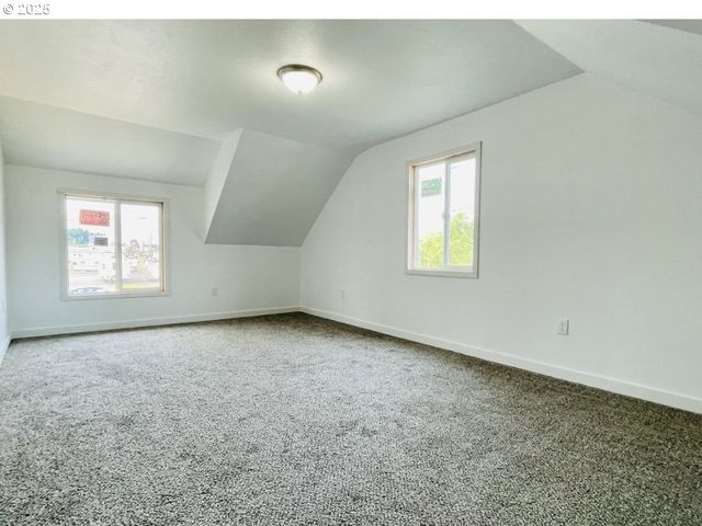 951 S 2ND St, Coos Bay, OR 97420