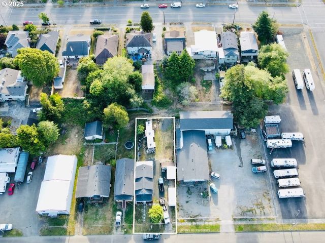 951 S 2ND St, Coos Bay, OR 97420