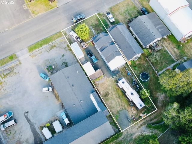 951 S 2ND St, Coos Bay, OR 97420