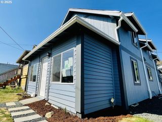 951 S 2ND St, Coos Bay, OR 97420