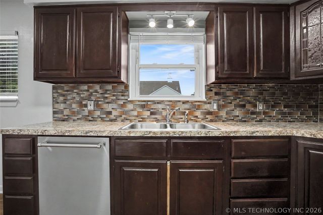 1158 N Hickory Place, Broken Arrow, OK 74012