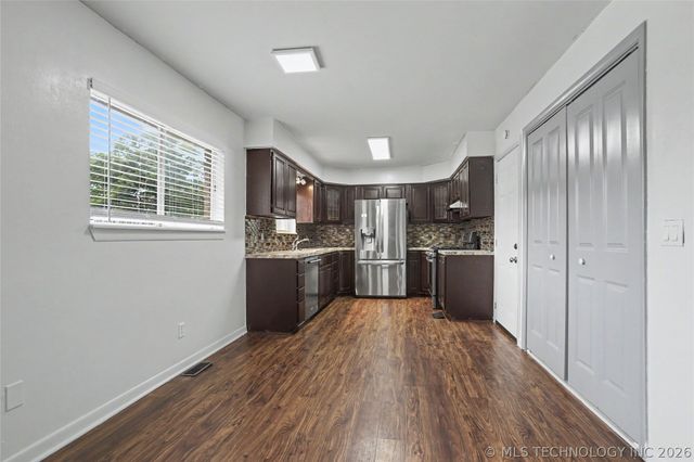1158 N Hickory Place, Broken Arrow, OK 74012