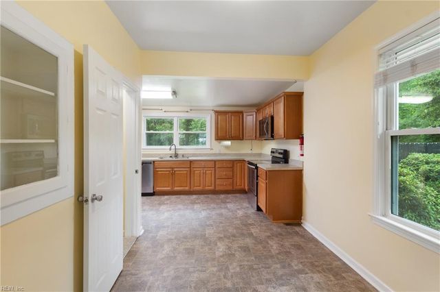 87 Lucas Creek RD, Newport News, VA 23602