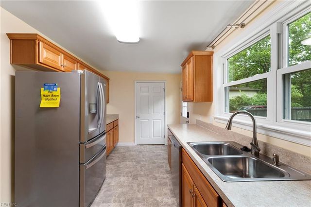 87 Lucas Creek RD, Newport News, VA 23602