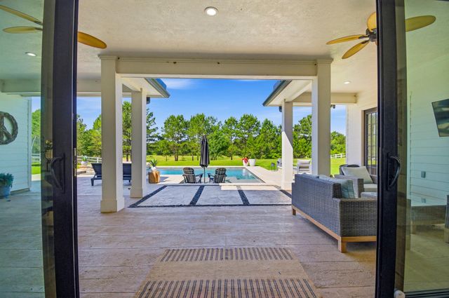8880 Brookes Drive, Montgomery, TX 77316