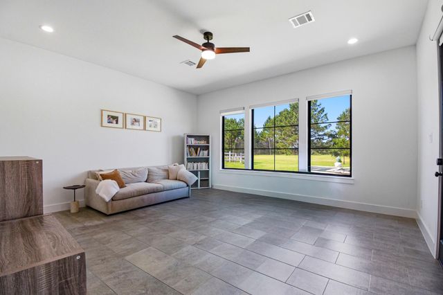 8880 Brookes Drive, Montgomery, TX 77316
