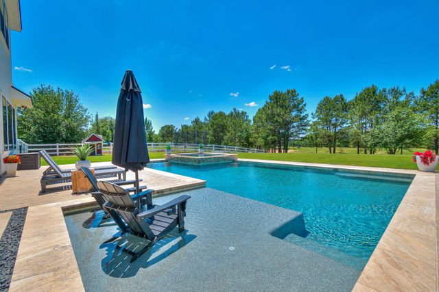 8880 Brookes Drive, Montgomery, TX 77316