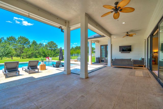8880 Brookes Drive, Montgomery, TX 77316