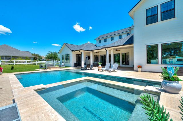 8880 Brookes Drive, Montgomery, TX 77316
