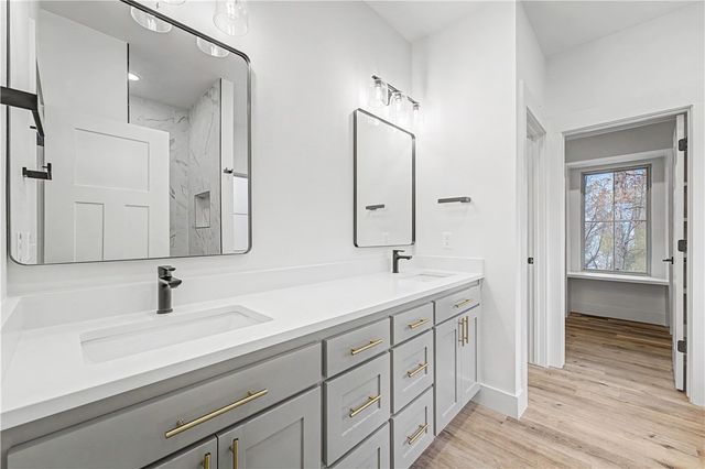 6 Oundle Lane, Bella Vista, AR 72714