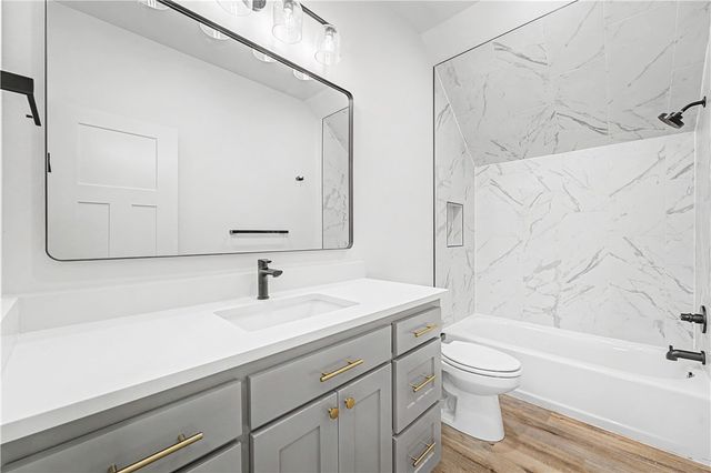 6 Oundle Lane, Bella Vista, AR 72714