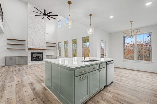 6 Oundle Lane, Bella Vista, AR 72714