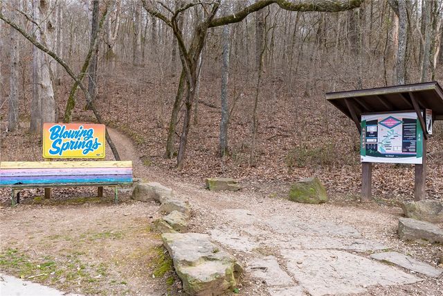 6 Oundle Lane, Bella Vista, AR 72714