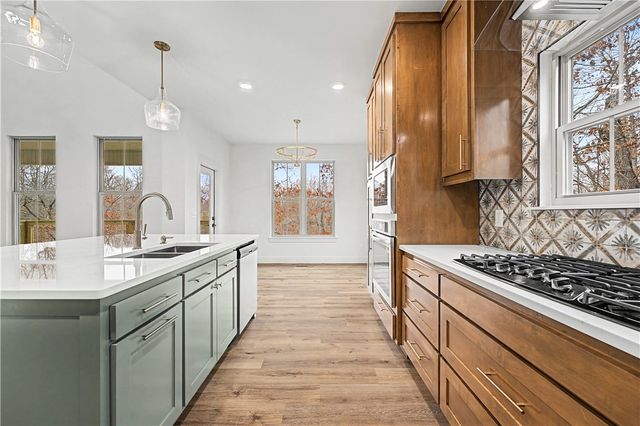 6 Oundle Lane, Bella Vista, AR 72714