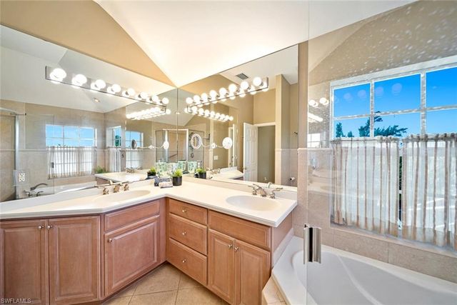 5810 Pine Tree DR, Sanibel, FL 33957