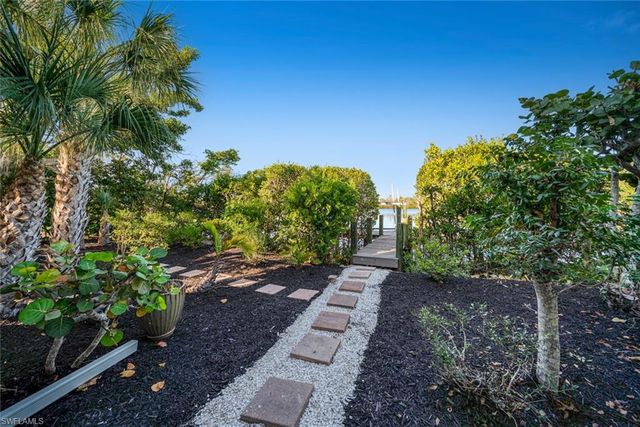 5810 Pine Tree DR, Sanibel, FL 33957