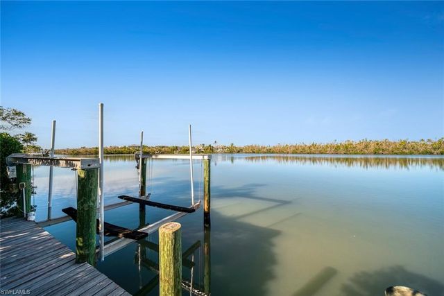5810 Pine Tree DR, Sanibel, FL 33957